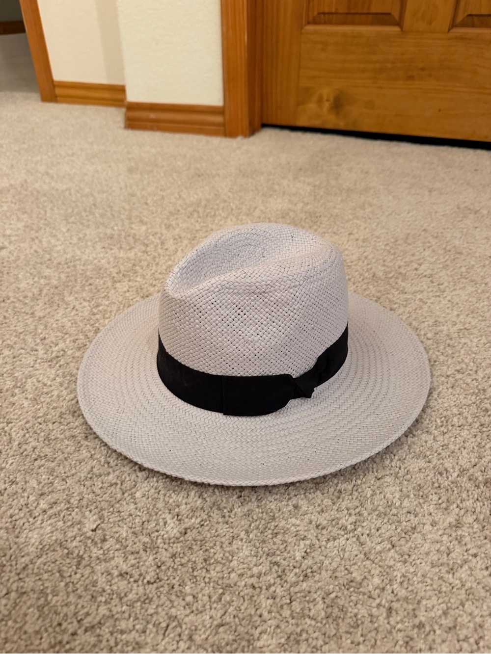 Nordstrom Light Gray Straw Fedora with Black Band